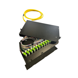 Przełącznica światłowodowa wyposażona FTTH, 19”, 1U, prawa rotacja, czarny, RAL 9005, 48xAdap LC/APCdx, wyposażona w kabel